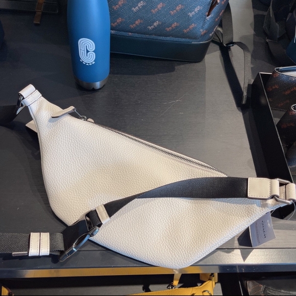 Warren Belt Bag With Horse And Carriage - Picture 6 of 8